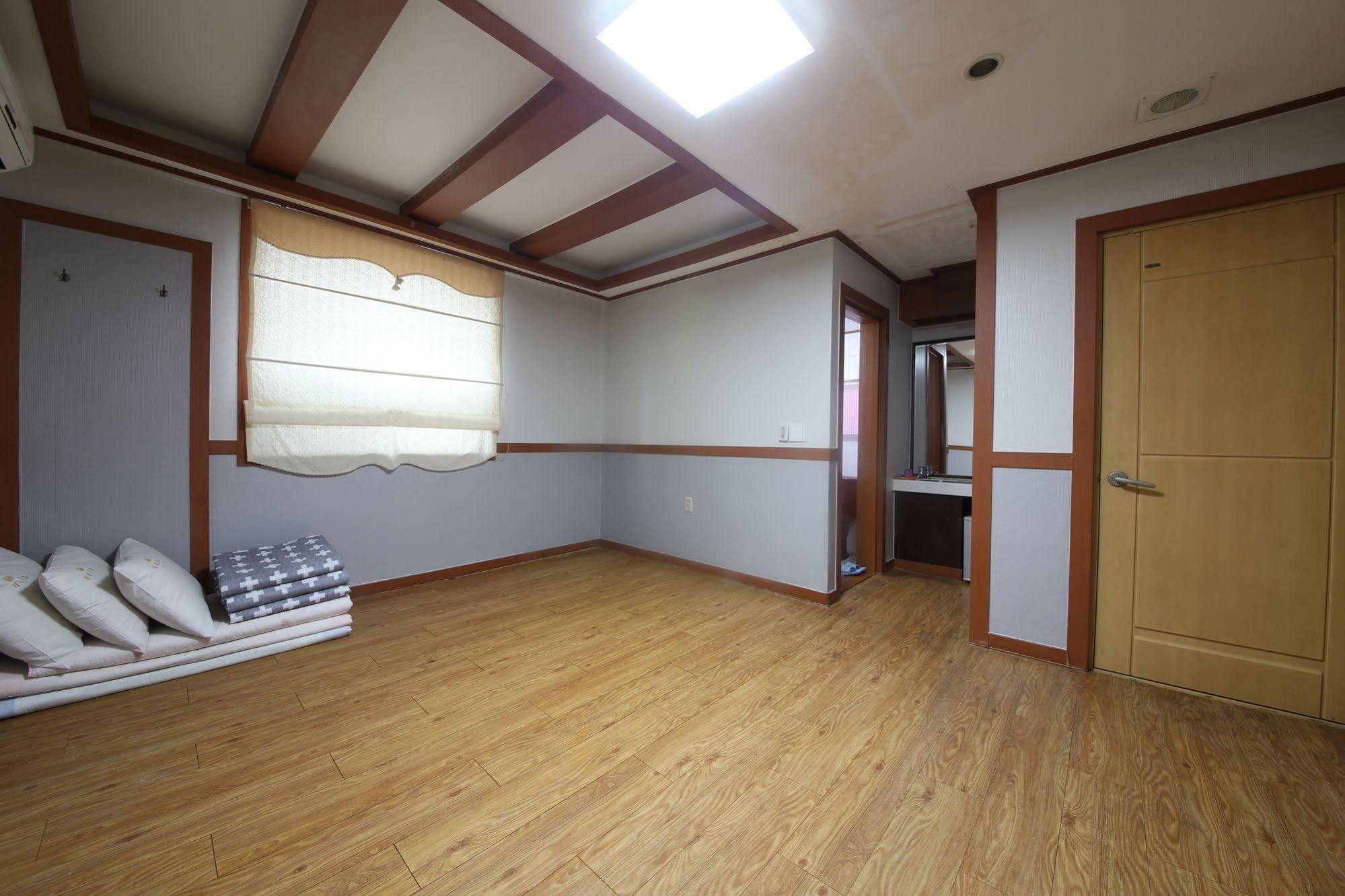 Theme Motel Mokpo Extérieur photo