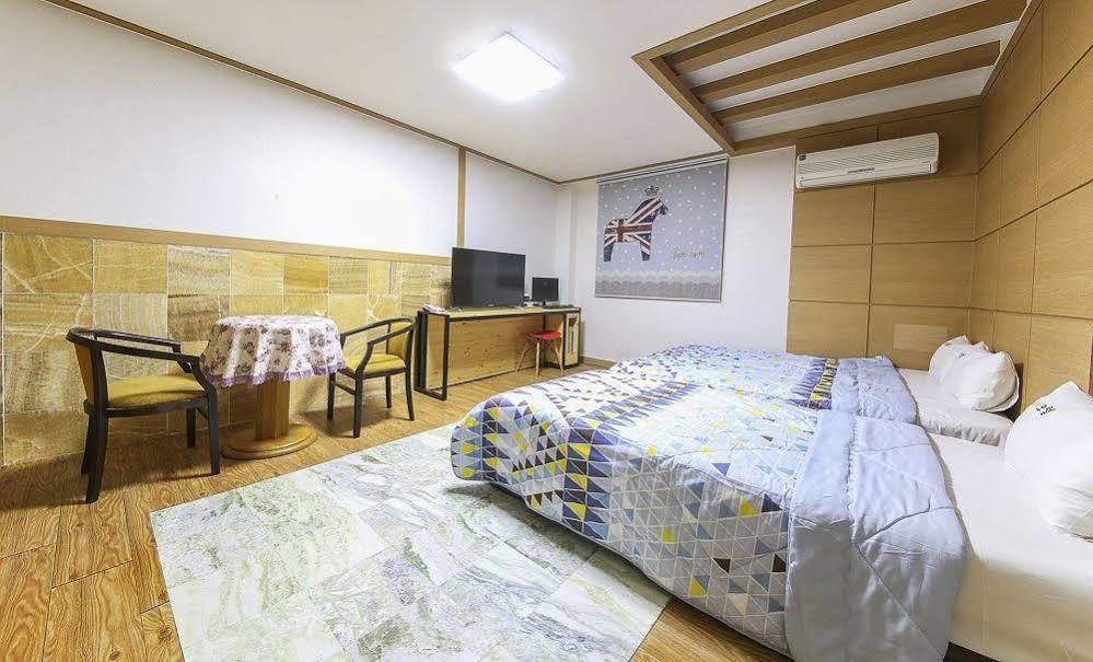 Theme Motel Mokpo Extérieur photo